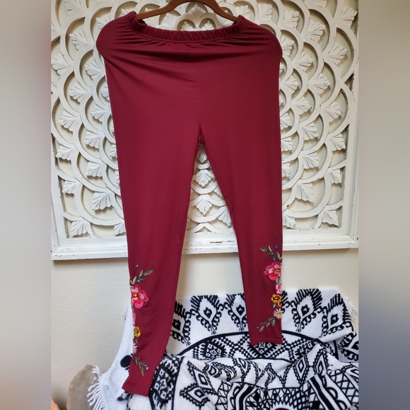 Super Soft Floral Embroidered Leggings Agnes & Dora Large - Picture 3 of 8